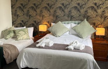 Room 12 &ndash; Family Room